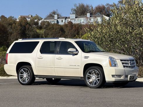 Used 2013 Cadillac Escalade ESV Premium AWD/4WD image 9