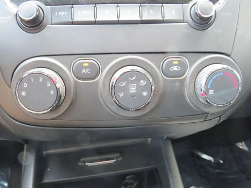 Used 2017 Kia Forte LX image 19