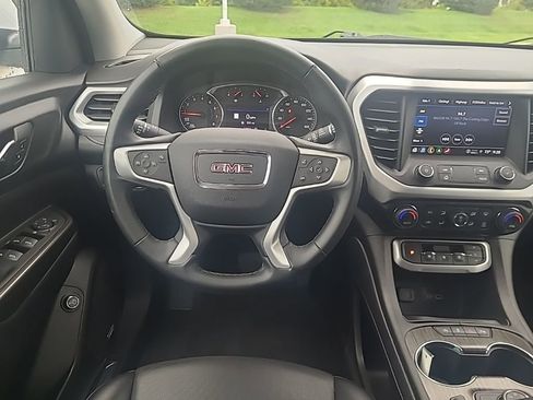 Used 2023 GMC Acadia SLT image 13