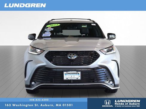 Used 2023 Toyota Highlander XSE image 2