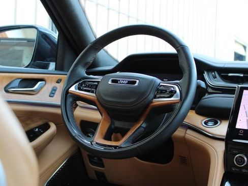 Used 2024 Jeep Grand Cherokee L Summit AWD/4WD image 55