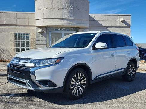 Used 2019 Mitsubishi Outlander SE image 1