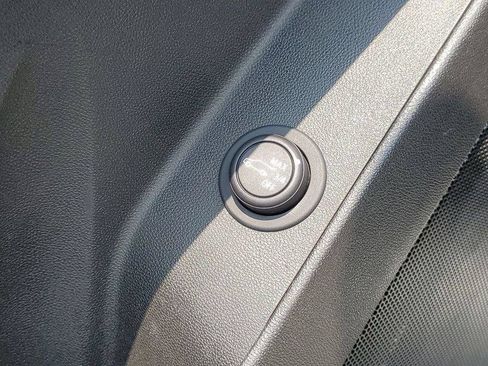 Used 2022 Chevrolet Equinox RS FWD image 24