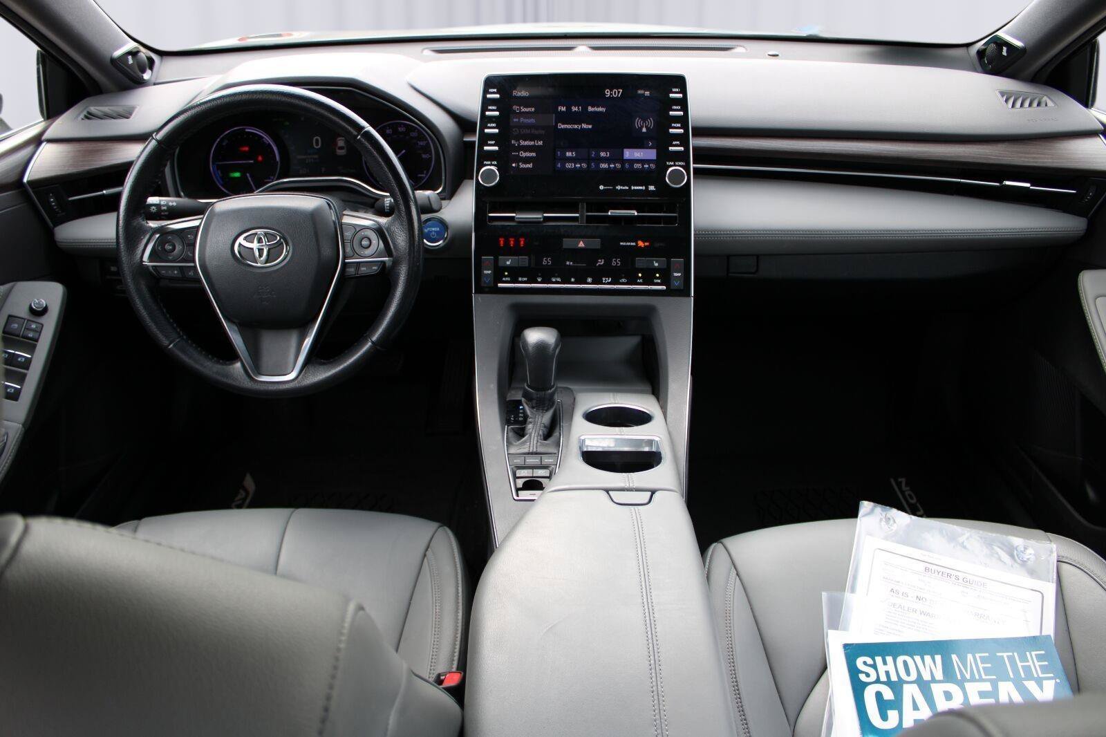 Used 2019 Toyota Avalon XLE FWD image 2
