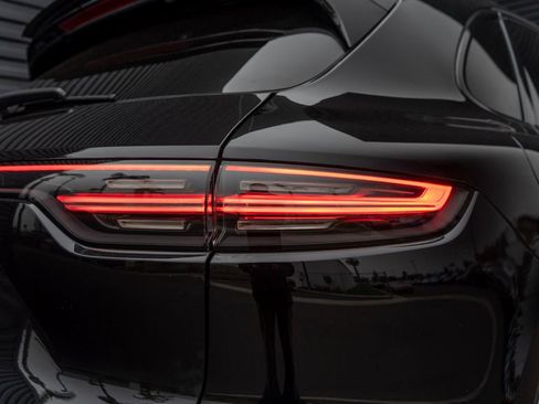 Used 2021 Porsche Cayenne Turbo S image 13