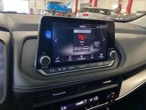 Used 2024 Nissan Rogue SV image 10