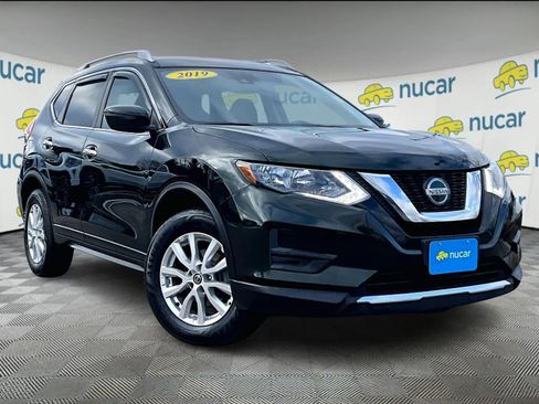 Used 2019 Nissan Rogue SV image 1