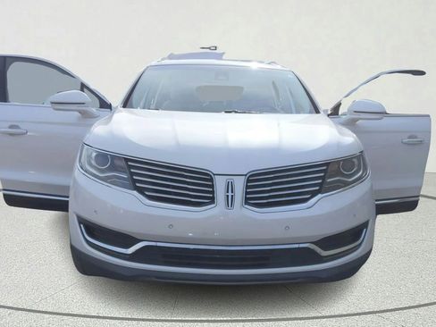 Used 2018 Lincoln MKX Reserve w/ Driver Assistance Package image 9