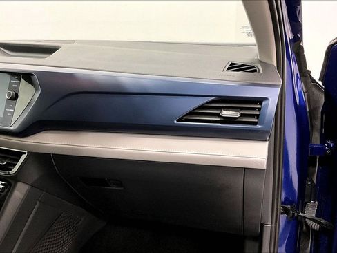 Used 2024 Volkswagen Taos SE image 19