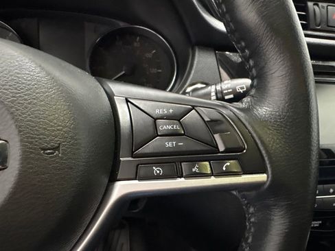 Used 2018 Nissan Rogue SV AWD/4WD image 23