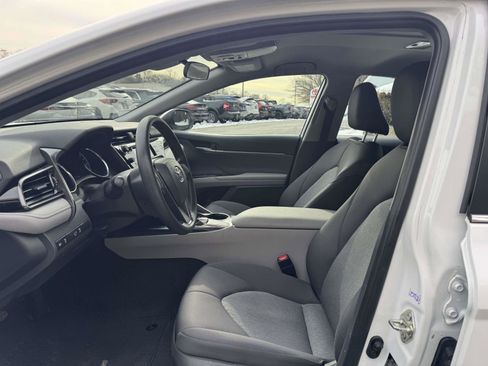 Used 2020 Toyota Camry LE w/ Carpet Mat Package image 17