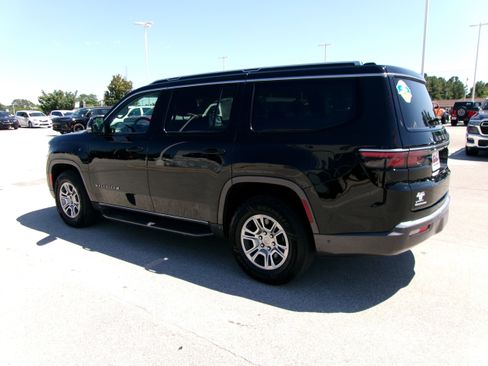Used 2022 Jeep Wagoneer Series I w/ Convenience Group I AWD/4WD image 3