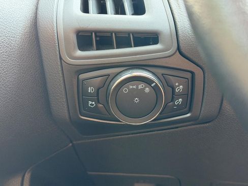 Used 2014 Ford Focus SE w/ Equipment Group 201A FWD image 16