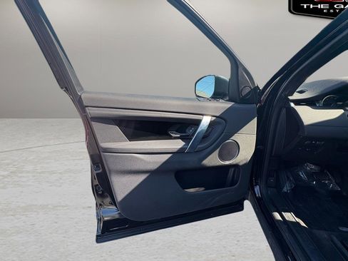 Used 2020 Land Rover Discovery Sport image 41