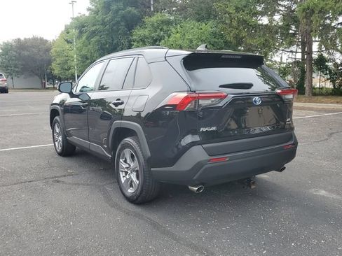 Used 2022 Toyota RAV4 XLE w/ Convenience Package AWD/4WD image 3