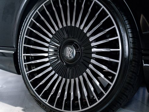 Used 2015 Rolls-Royce Phantom Drophead Coupe image 10