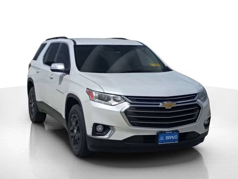Used 2020 Chevrolet Traverse LT FWD image 3