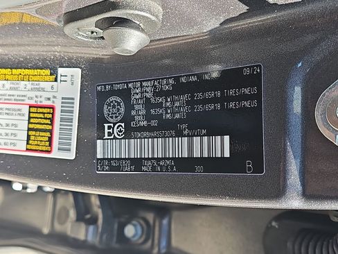 Used 2024 Toyota Highlander Limited AWD/4WD image 42