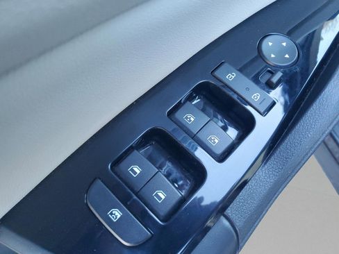 Certified 2024 Kia Sportage EX image 17