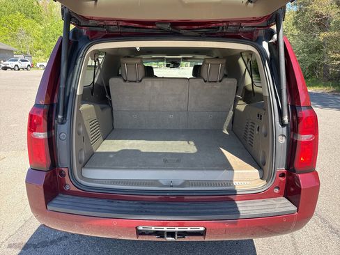 Used 2018 Chevrolet Suburban LT w/ LT Signature Package AWD/4WD image 5