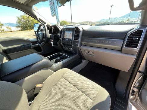 Used 2019 Ford F250 XLT w/ XLT Premium Package AWD/4WD image 19