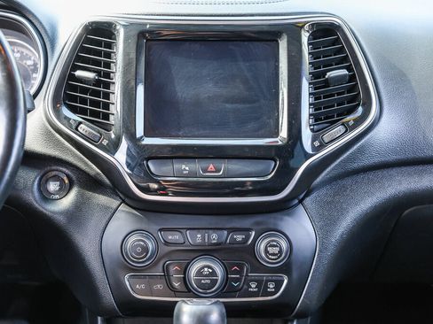 Used 2019 Jeep Cherokee Limited FWD image 3