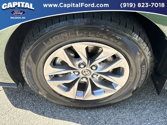Used 2024 Toyota Sienna XLE FWD image 13