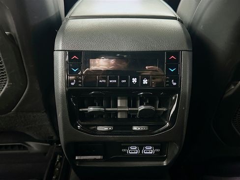 Used 2022 Jeep Grand Cherokee Overland w/ Luxury Tech Group IV image 29