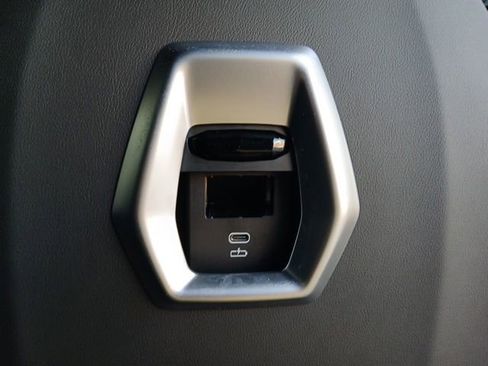 Used 2024 BMW XM image 17