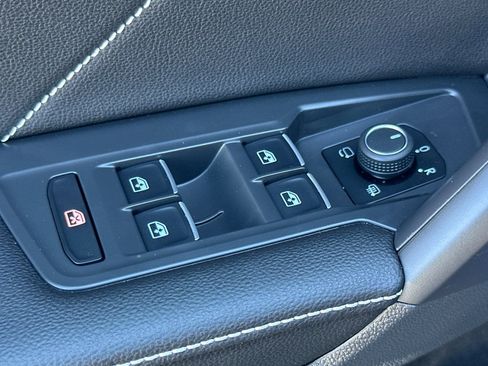 Used 2022 Volkswagen Tiguan SEL R-Line image 12