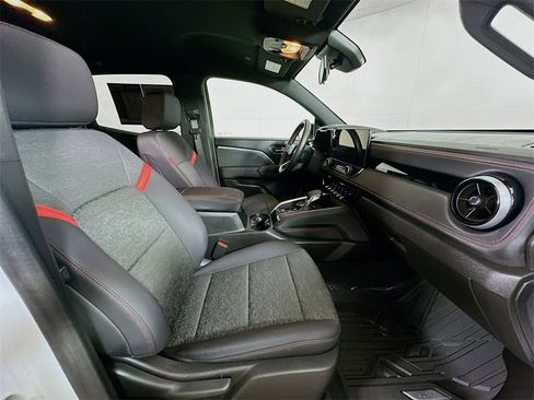 Used 2024 Chevrolet Colorado Z71 w/ Safety Package image 10