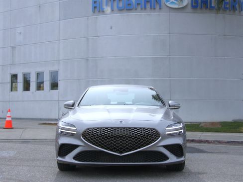 Used 2022 Genesis G70 2.0T image 2