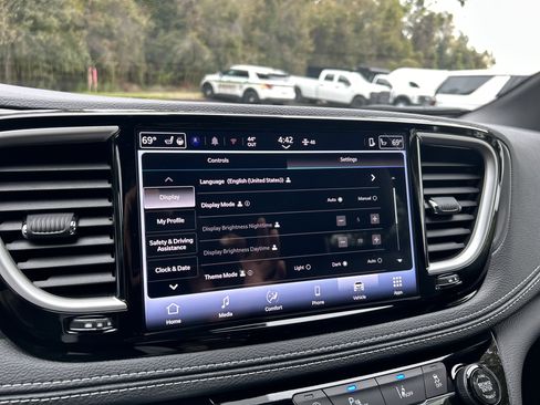 New 2026 Chrysler Pacifica Select image 33