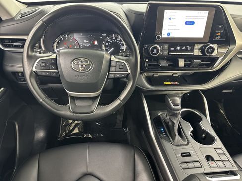 Used 2025 Toyota Highlander XLE AWD/4WD image 35