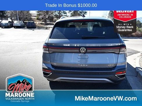 Certified 2025 Volkswagen Taos SE image 5