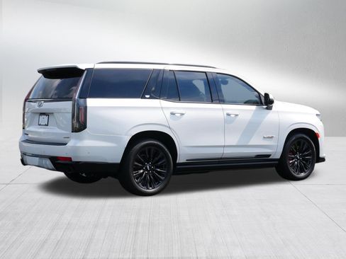 Certified 2024 Cadillac Escalade V w/ LPO, ONYX Package AWD/4WD image 7