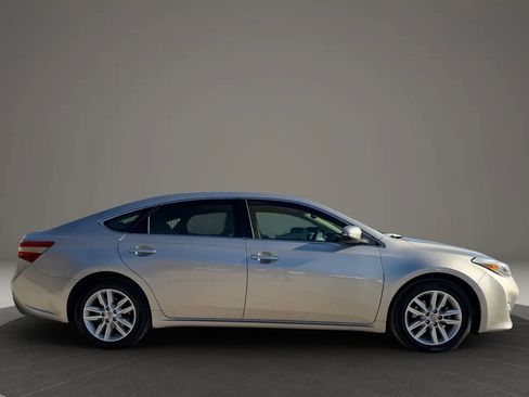 Used 2013 Toyota Avalon XLE image 6