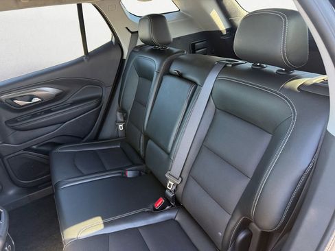 Used 2024 GMC Terrain SLT image 13