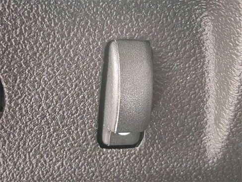 Used 2009 Saturn Sky w/ Premium Trim Package image 22