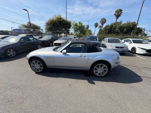 Used 2006 MAZDA MX-5 Miata Sport RWD image 10
