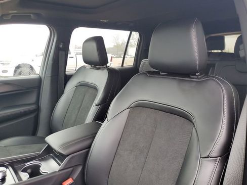 New 2025 Jeep Grand Cherokee L Altitude RWD image 14