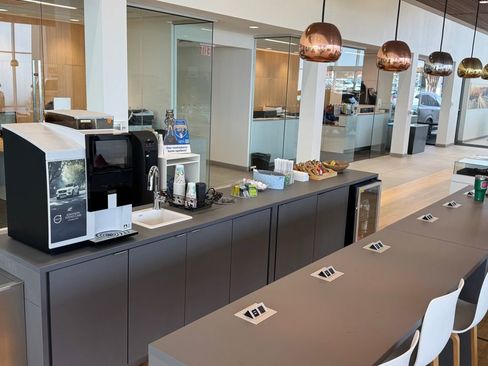 Used 2017 Jeep Grand Cherokee Overland image 8