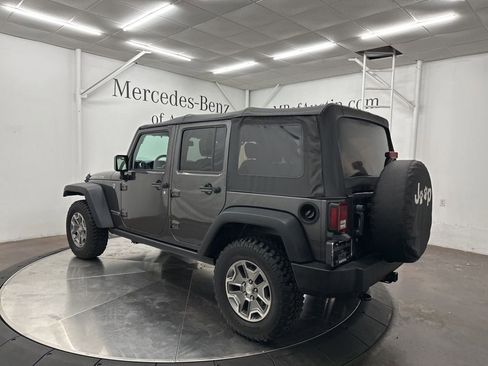 Used 2018 Jeep Wrangler Unlimited Rubicon w/ Connectivity Group image 5