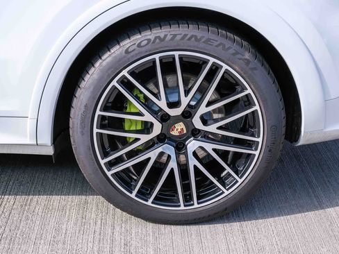 Used 2024 Porsche Cayenne E-Hybrid AWD/4WD image 9
