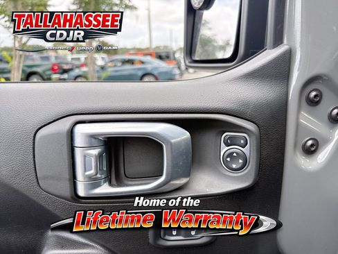 Used 2021 Jeep Gladiator Sport AWD/4WD image 16