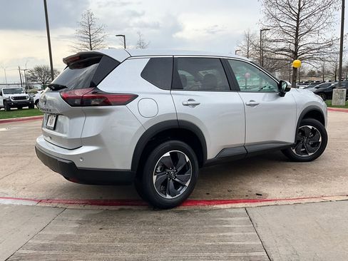 Used 2025 Nissan Rogue SV image 6