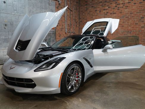 Used 2015 Chevrolet Corvette Stingray Coupe w/ Battery Protection Package RWD image 26