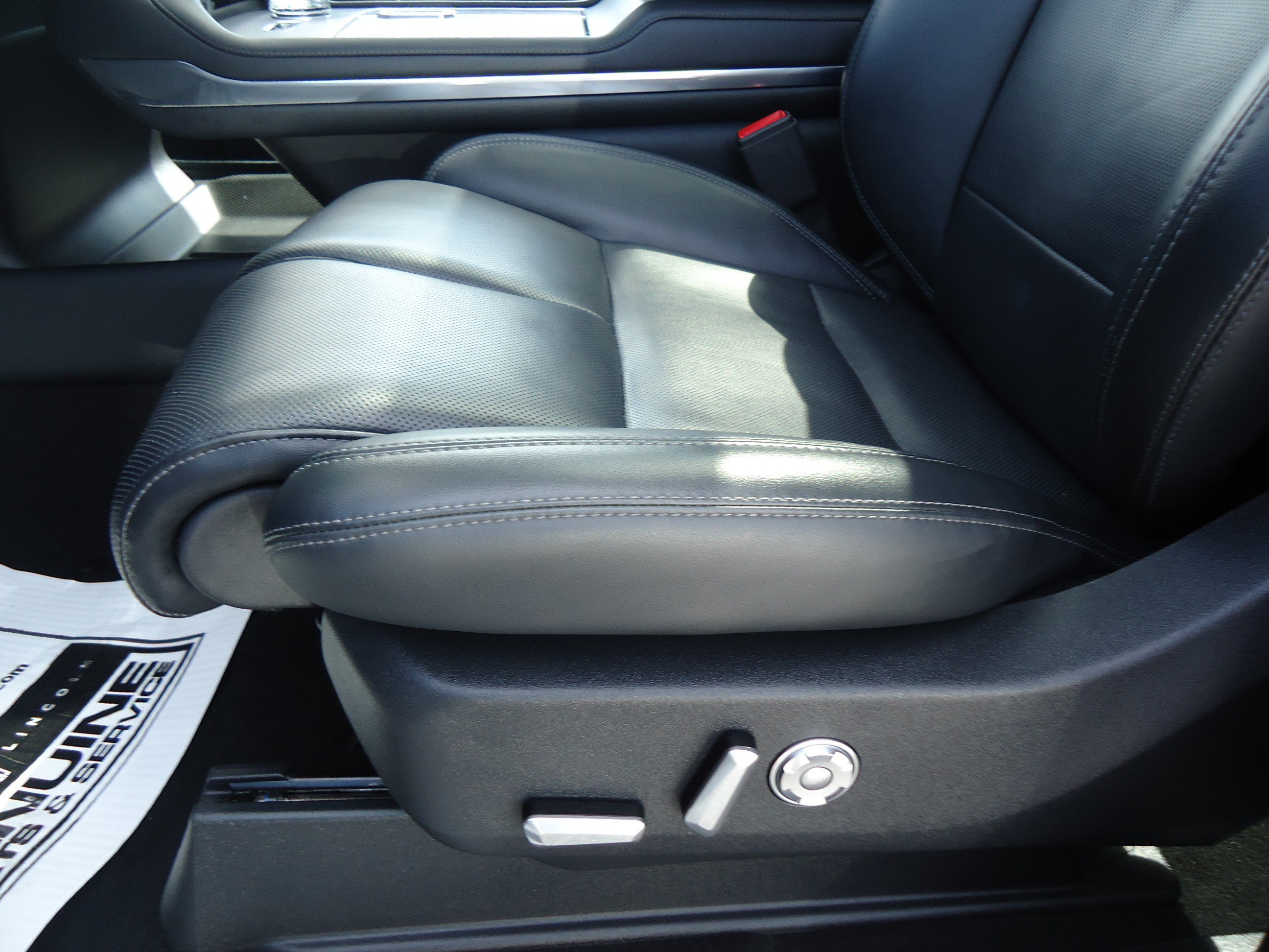 Used 2025 Lincoln Navigator Reserve AWD/4WD image 25