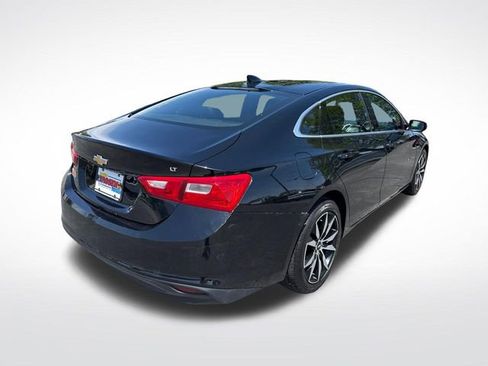 Used 2017 Chevrolet Malibu LT w/ Leather Package FWD image 5