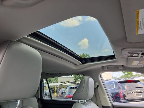 Used 2022 Toyota Highlander XLE FWD image 20